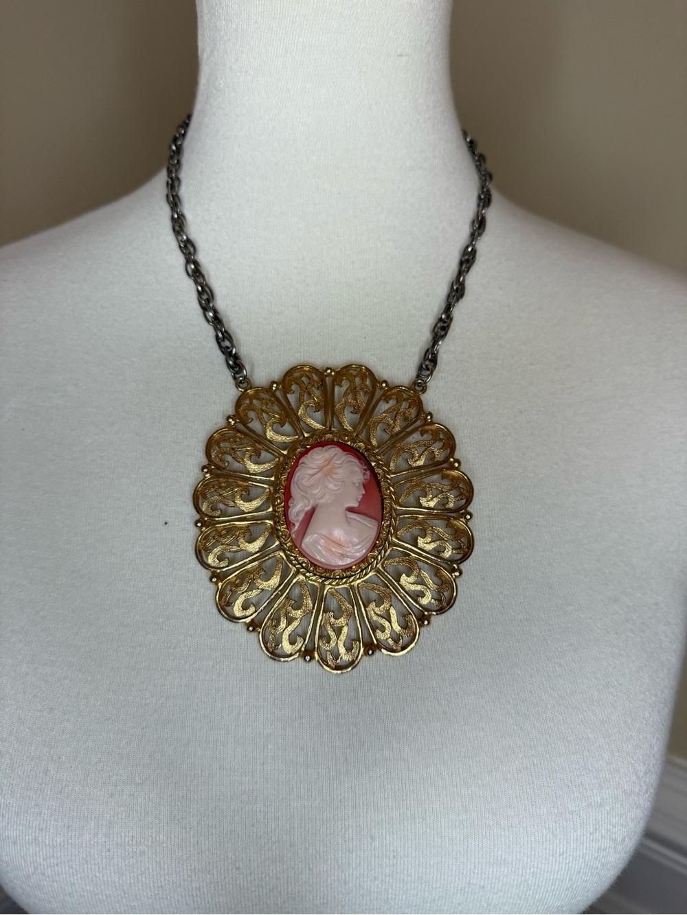 Gold Filigree Cameo Pendant Necklace - Pink Cameo